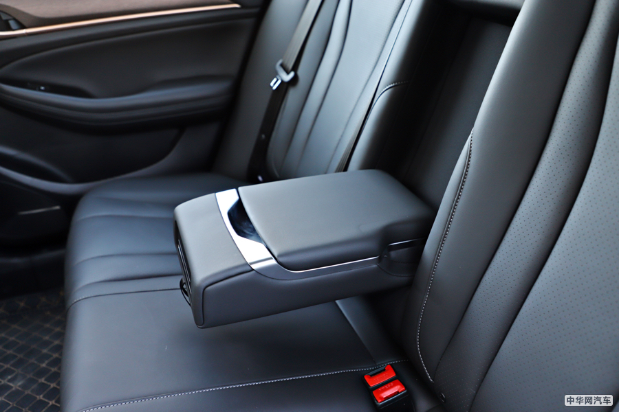 传祺GA6 2019款 270T 自动至尊版 空间