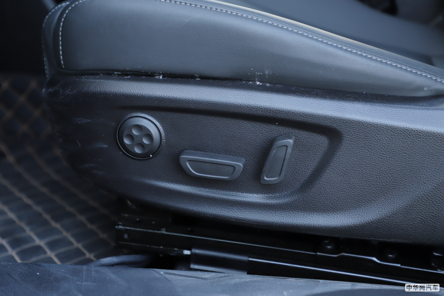 传祺GA6 2019款 270T 自动至尊版 空间