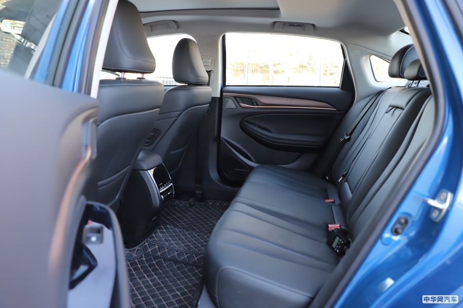 传祺GA6 2019款 270T 自动至尊版 空间
