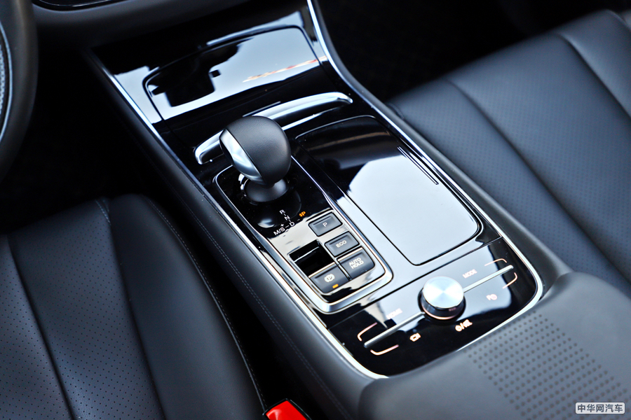 传祺GA6 2019款 270T 自动至尊版 内饰