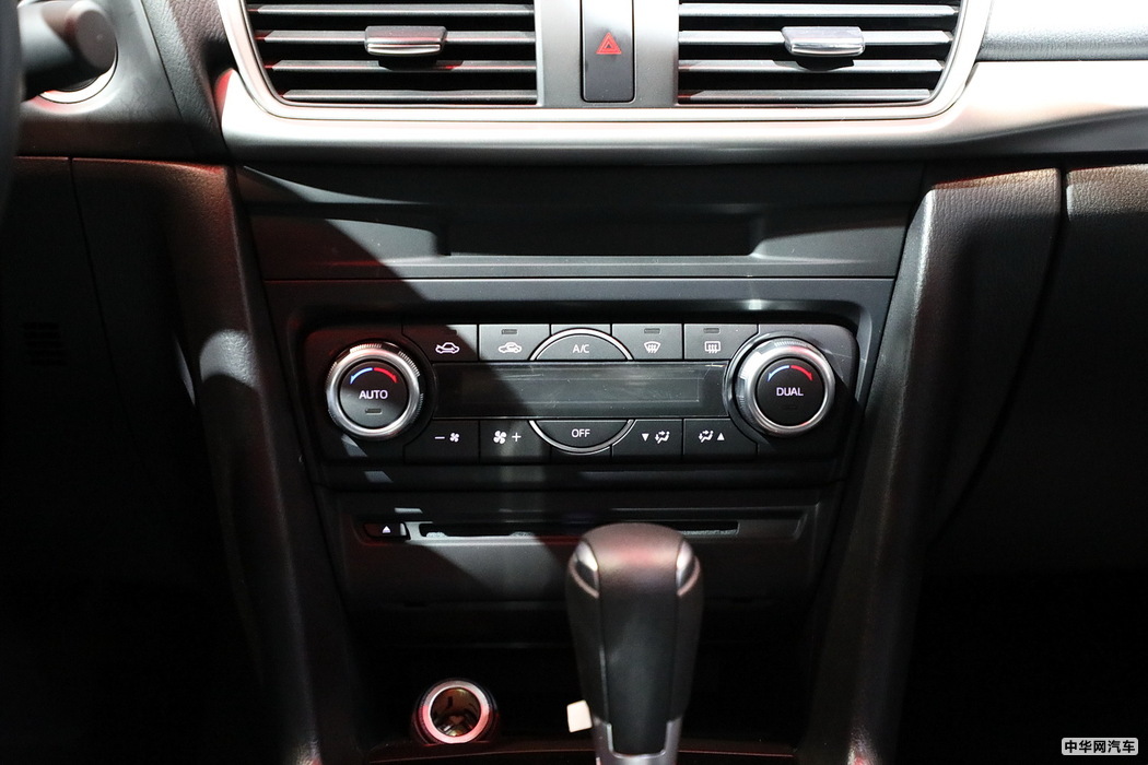 马自达3 Axela昂克赛拉 2017款 三厢 2.0L 自动旗舰型 国VI 组图