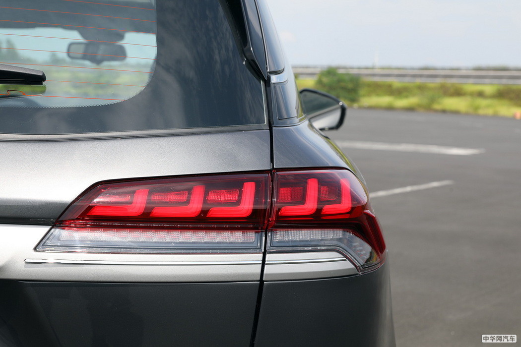 欧尚x7 2020款 1.5T 人脸识别全自动泊车太空逍遥版 组图