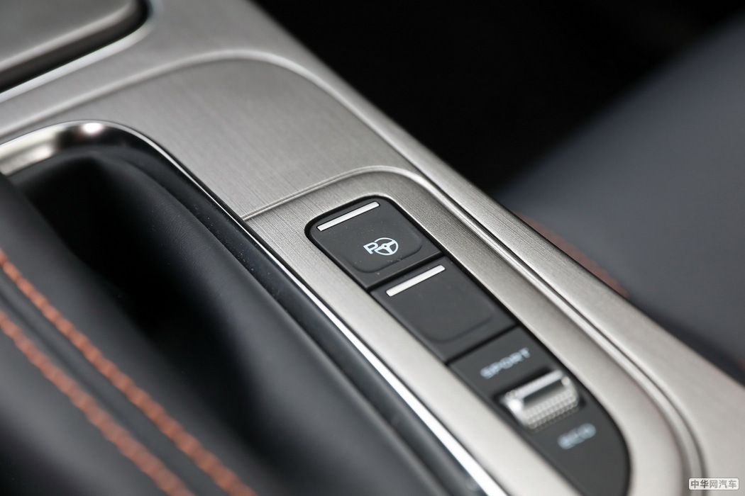 欧尚x7 2020款 1.5T 人脸识别全自动泊车太空逍遥版 组图