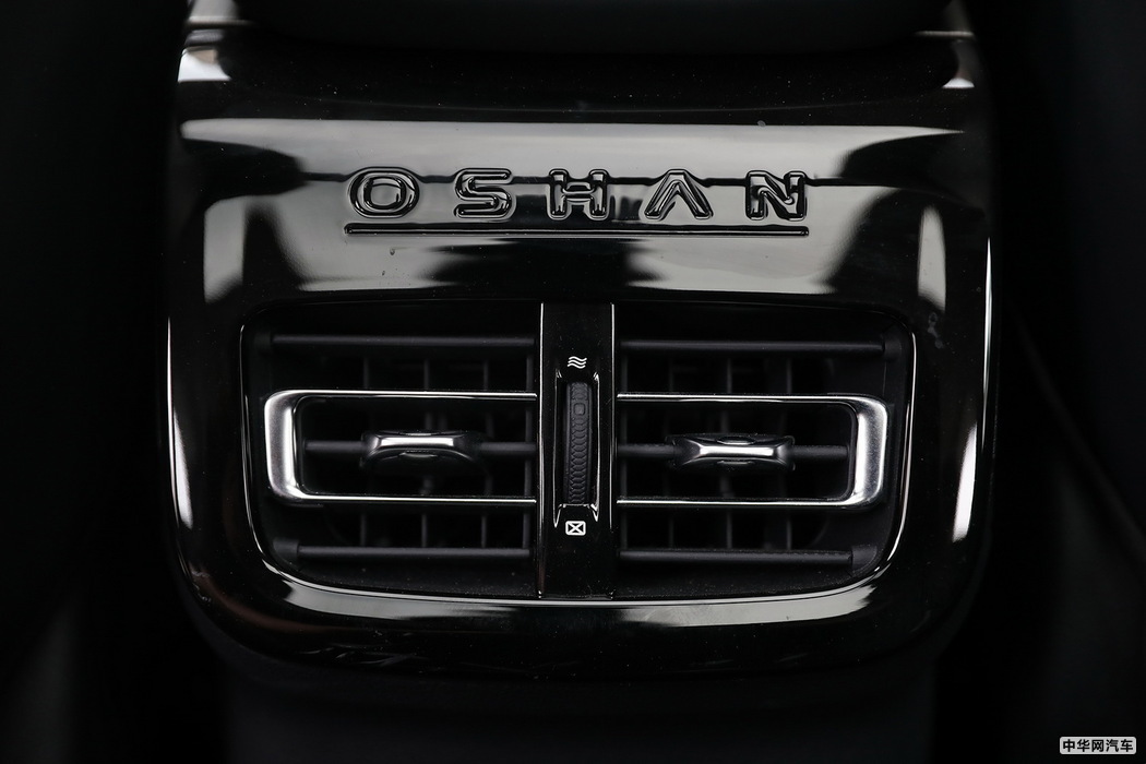 欧尚x7 2020款 1.5T 人脸识别全自动泊车太空逍遥版 组图