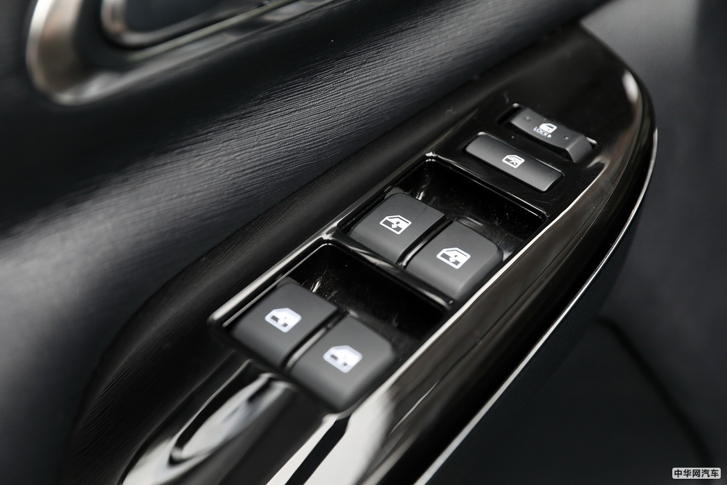 欧尚x7 2020款 1.5T 人脸识别全自动泊车太空逍遥版 组图