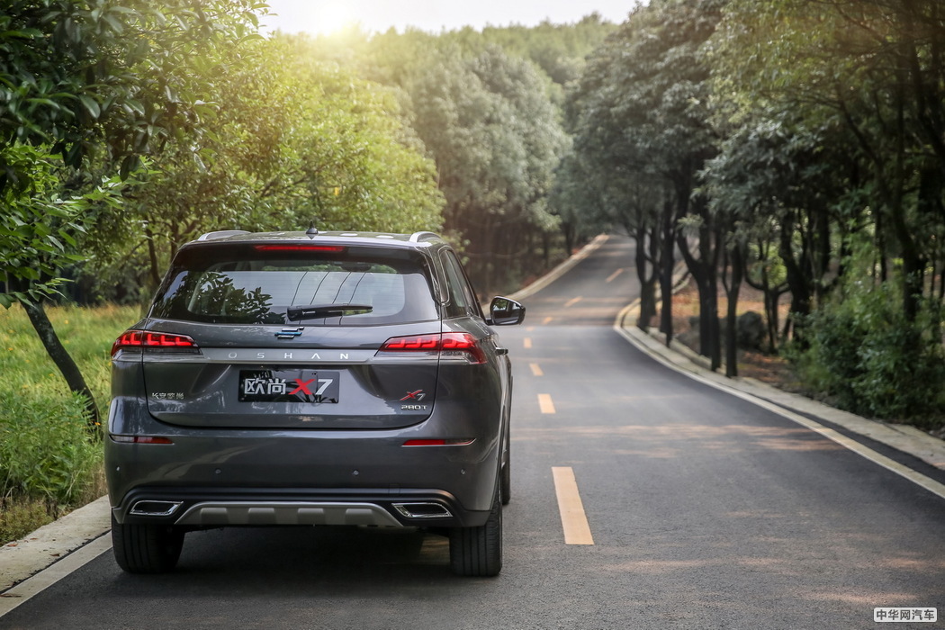 欧尚x7 2020款 1.5T 人脸识别全自动泊车太空逍遥版 组图
