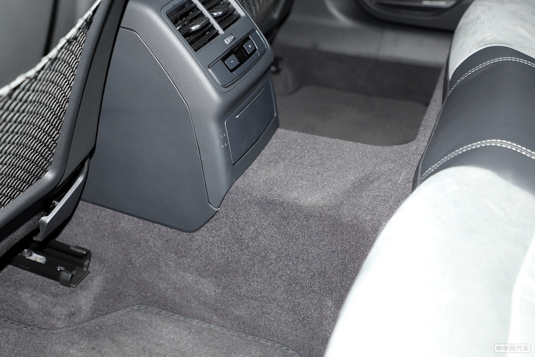 奥迪A4L 2020款 45 TFSI quattro 臻选动感型 组图