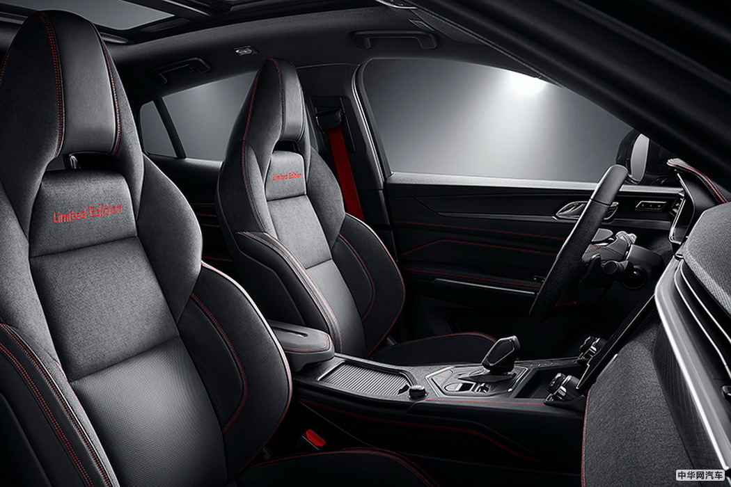 领克05 2020款 2.0TD 四驱时间限量版 组图