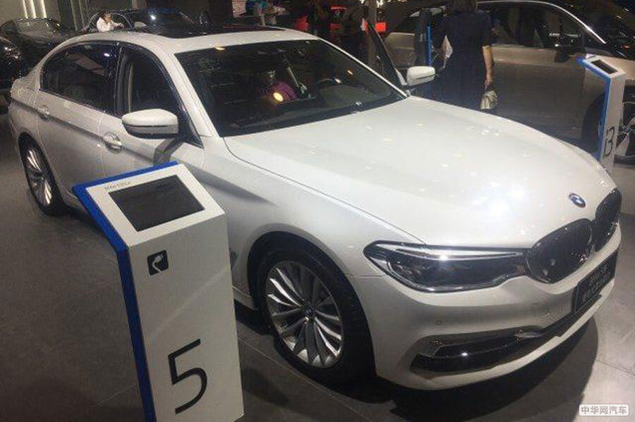 搭2.0T+8AT 全新宝马5系正式亮相青岛车展 搭2.0T+8AT 全新宝马5系正式亮相青岛车展