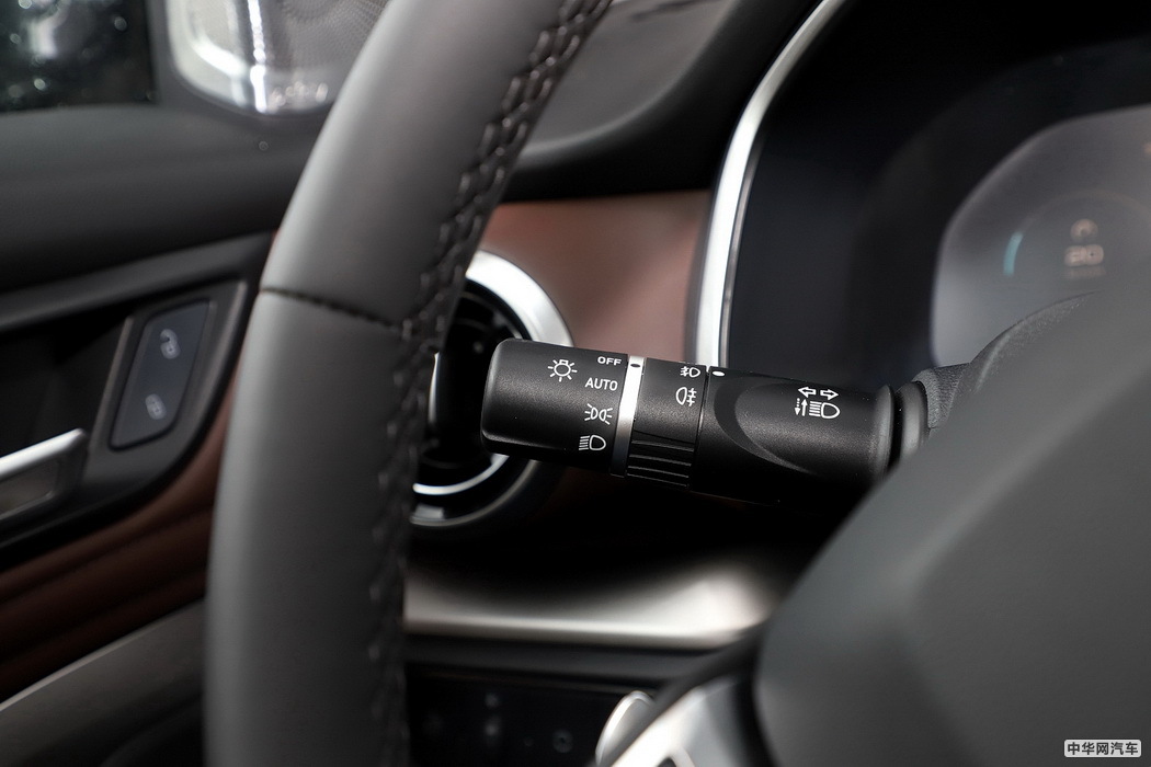 WEY VV6 2021款 2.0T 四驱智驭+ 内饰