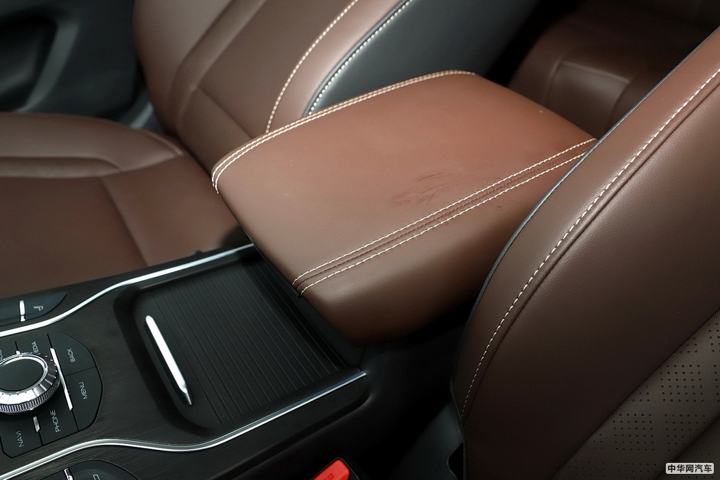 WEY VV6 2021款 2.0T 四驱智驭+ 内饰