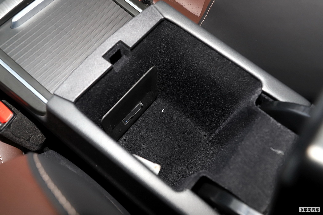 WEY VV6 2021款 2.0T 四驱智驭+ 内饰