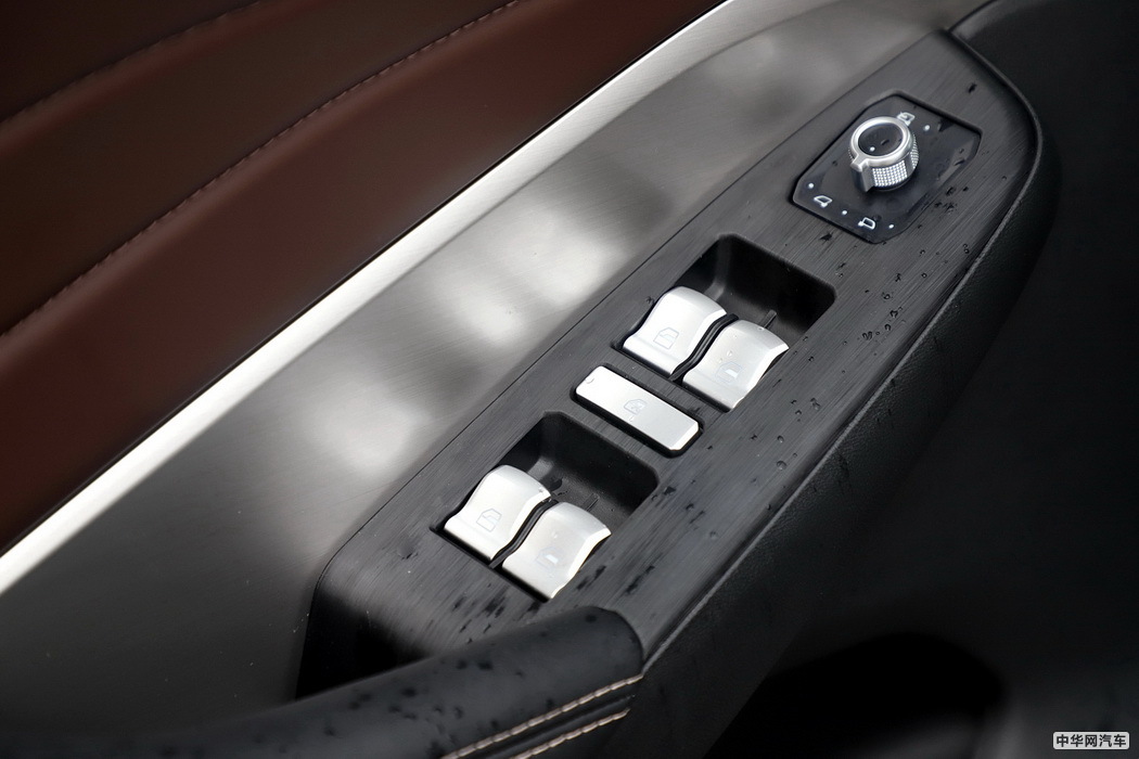 WEY VV6 2021款 2.0T 四驱智驭+ 内饰
