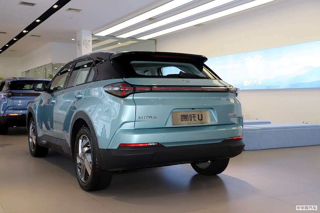 哪吒U 2020款 520 U酷四驱版 组图
