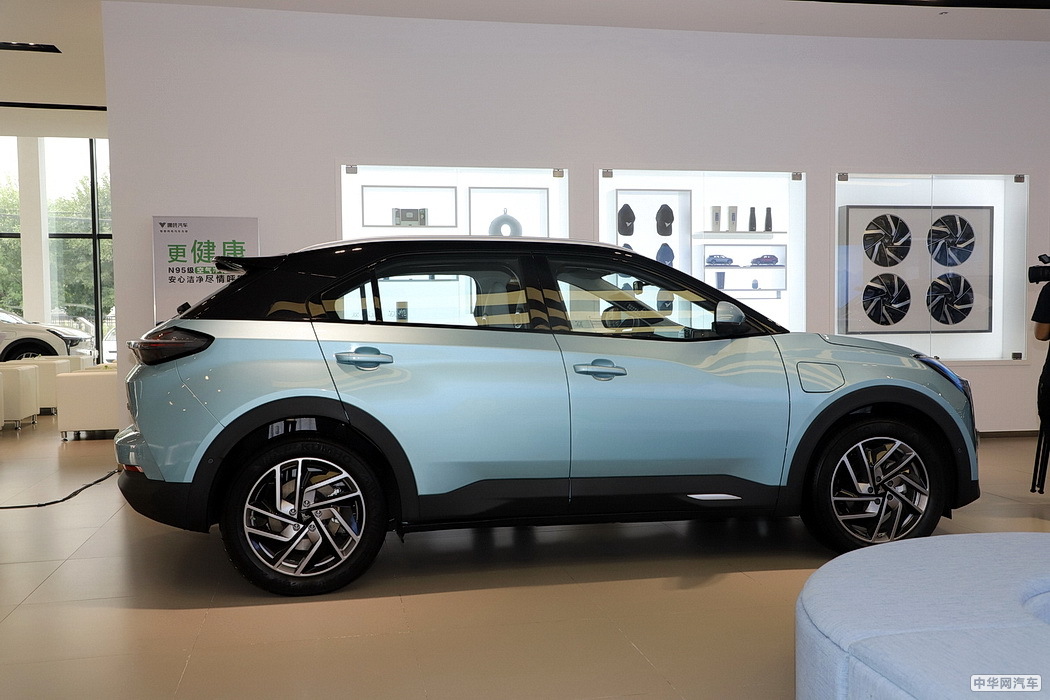 哪吒U 2020款 520 U酷四驱版 组图