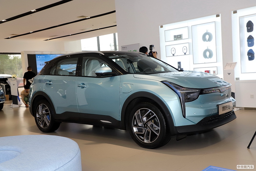 哪吒U 2020款 520 U酷四驱版 组图