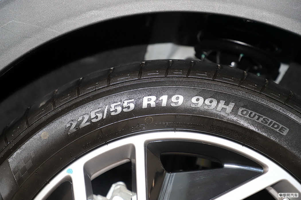 哪吒U 2020款 520 U酷四驱版 组图