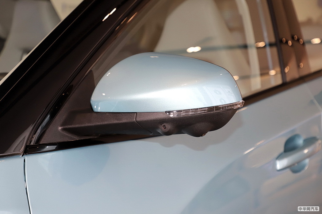 哪吒U 2020款 520 U酷四驱版 组图