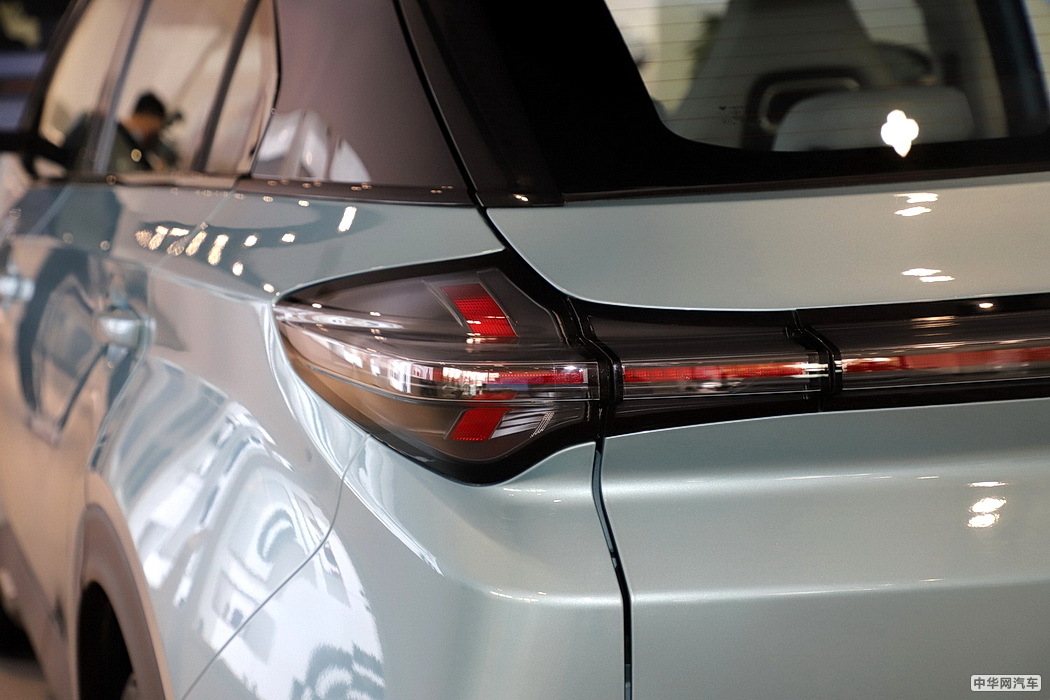 哪吒U 2020款 520 U酷四驱版 组图