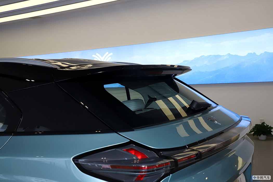 哪吒U 2020款 520 U酷四驱版 组图