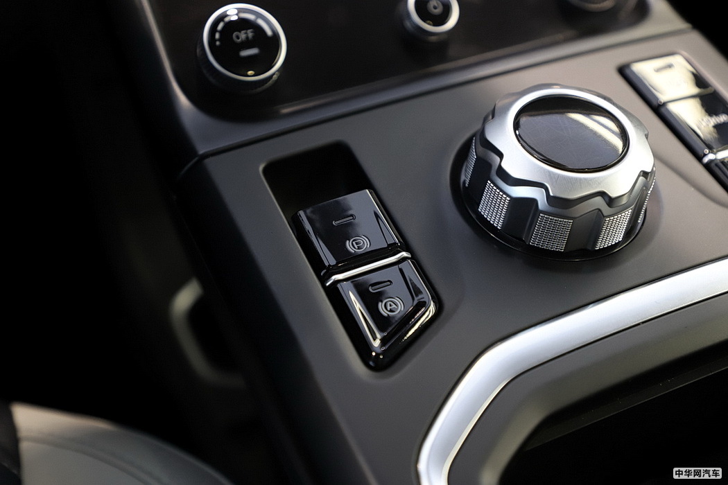 哪吒U 2020款 520 U酷四驱版 组图