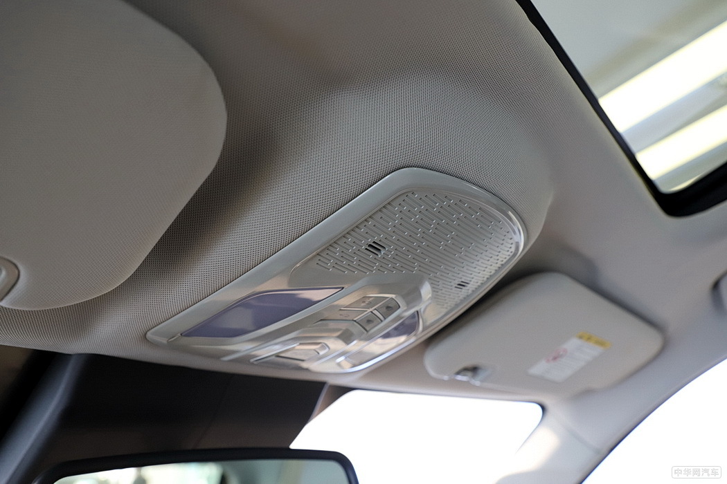 哪吒U 2020款 520 U酷四驱版 组图