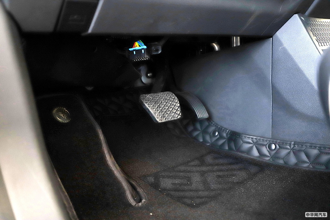 哪吒U 2020款 520 U酷四驱版 组图