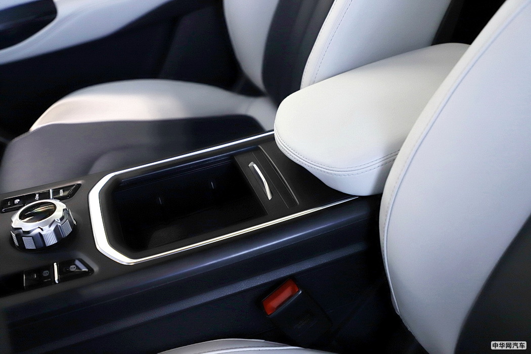 哪吒U 2020款 520 U酷四驱版 组图