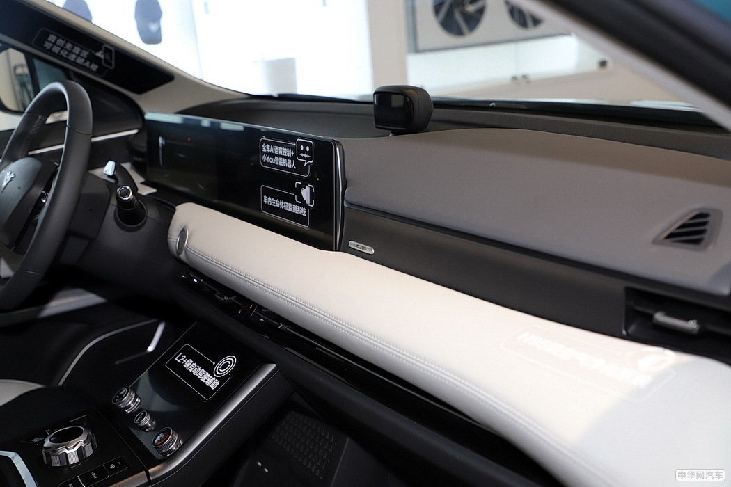 哪吒U 2020款 520 U酷四驱版 组图