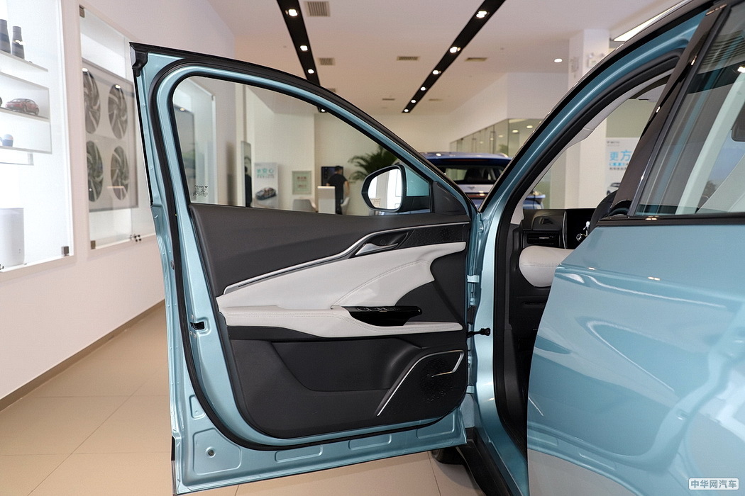 哪吒U 2020款 520 U酷四驱版 组图