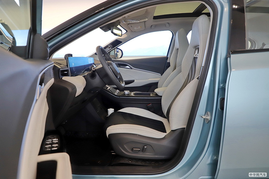 哪吒U 2020款 520 U酷四驱版 组图