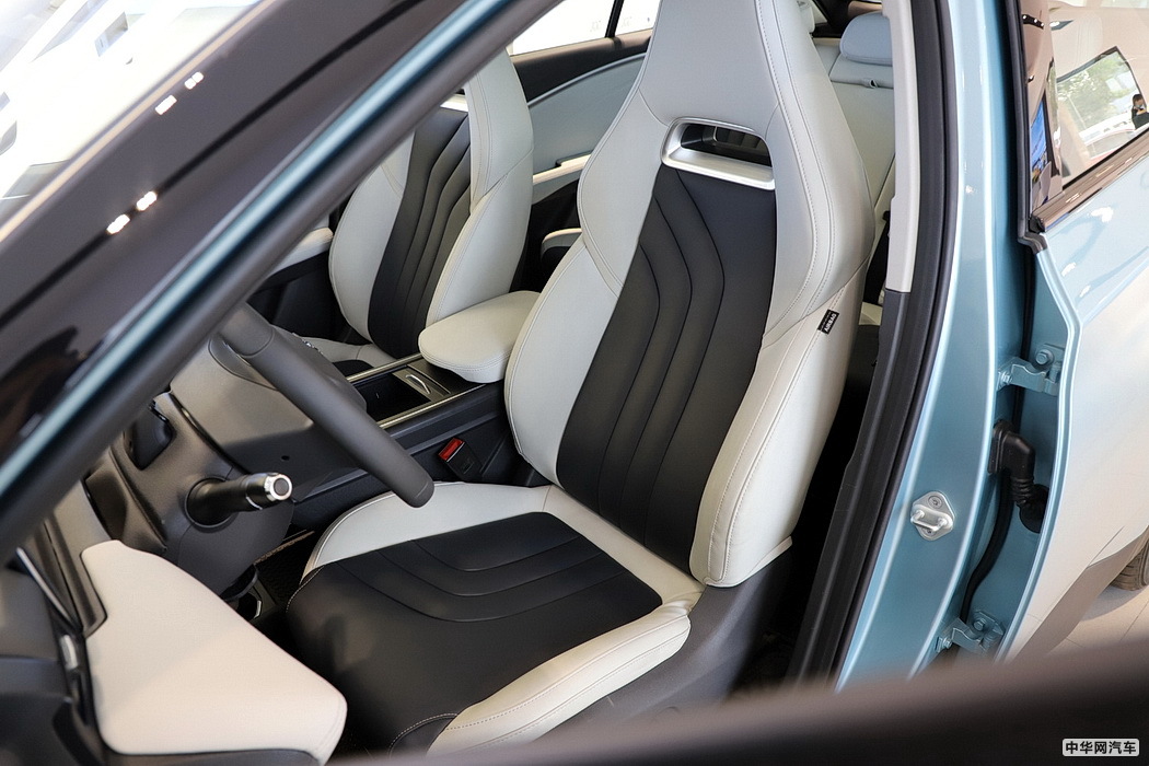 哪吒U 2020款 520 U酷四驱版 组图