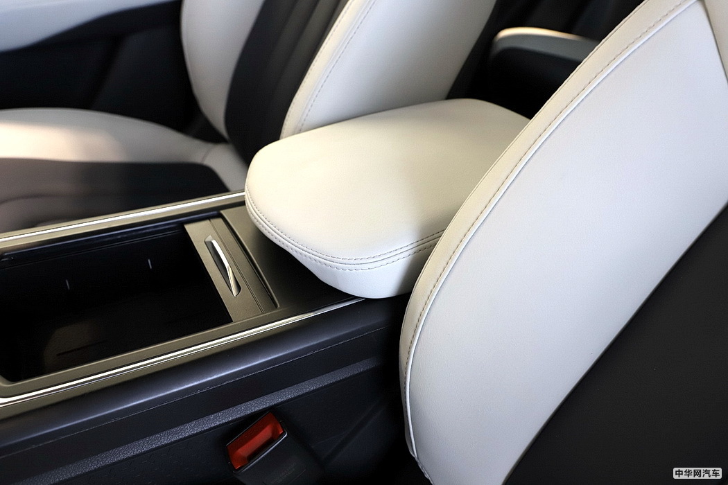 哪吒U 2020款 520 U酷四驱版 组图