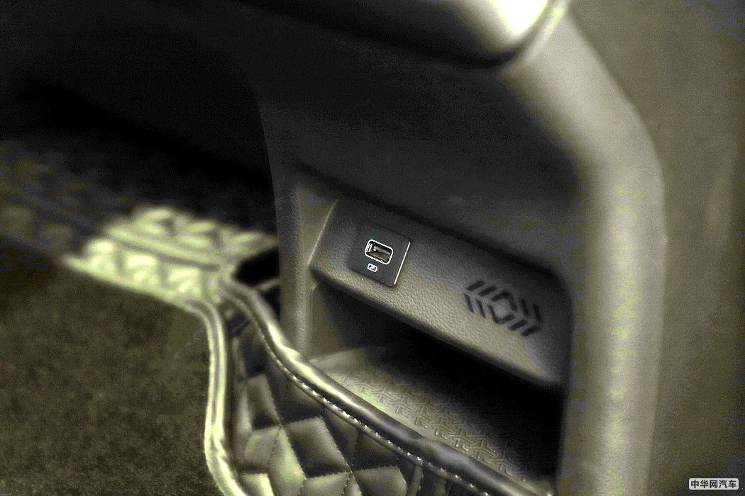 哪吒U 2020款 520 U酷四驱版 组图