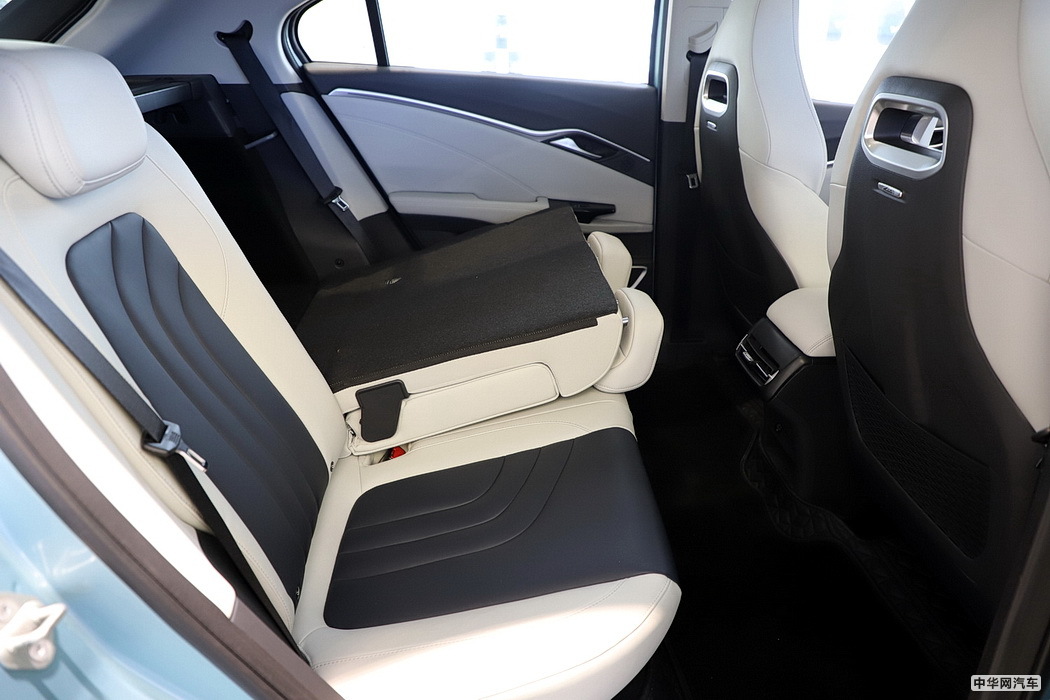 哪吒U 2020款 520 U酷四驱版 组图