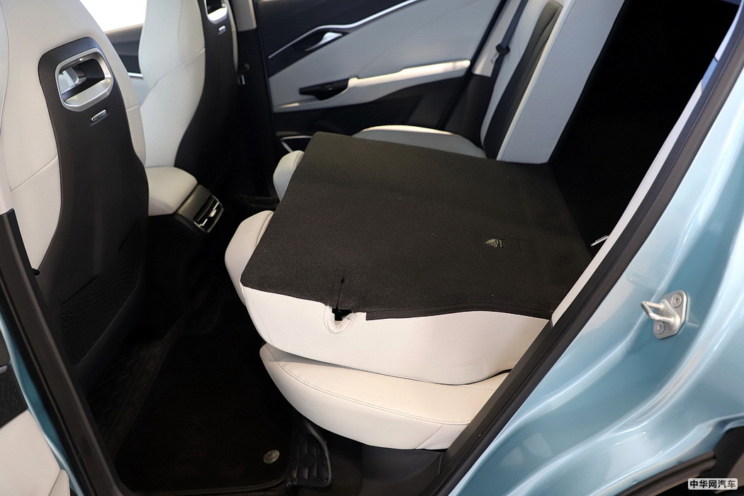 哪吒U 2020款 520 U酷四驱版 组图