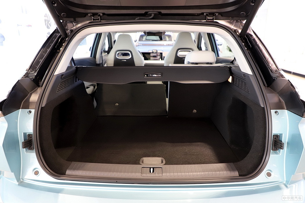 哪吒U 2020款 520 U酷四驱版 组图