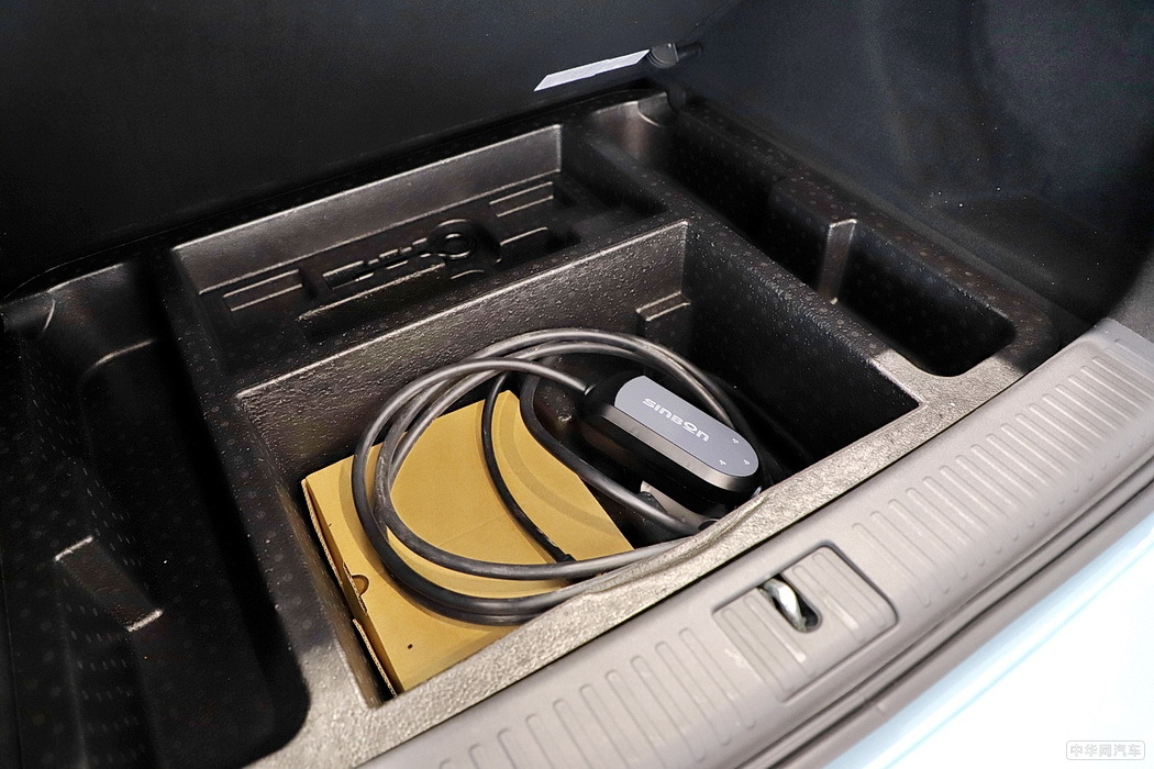 哪吒U 2020款 520 U酷四驱版 组图