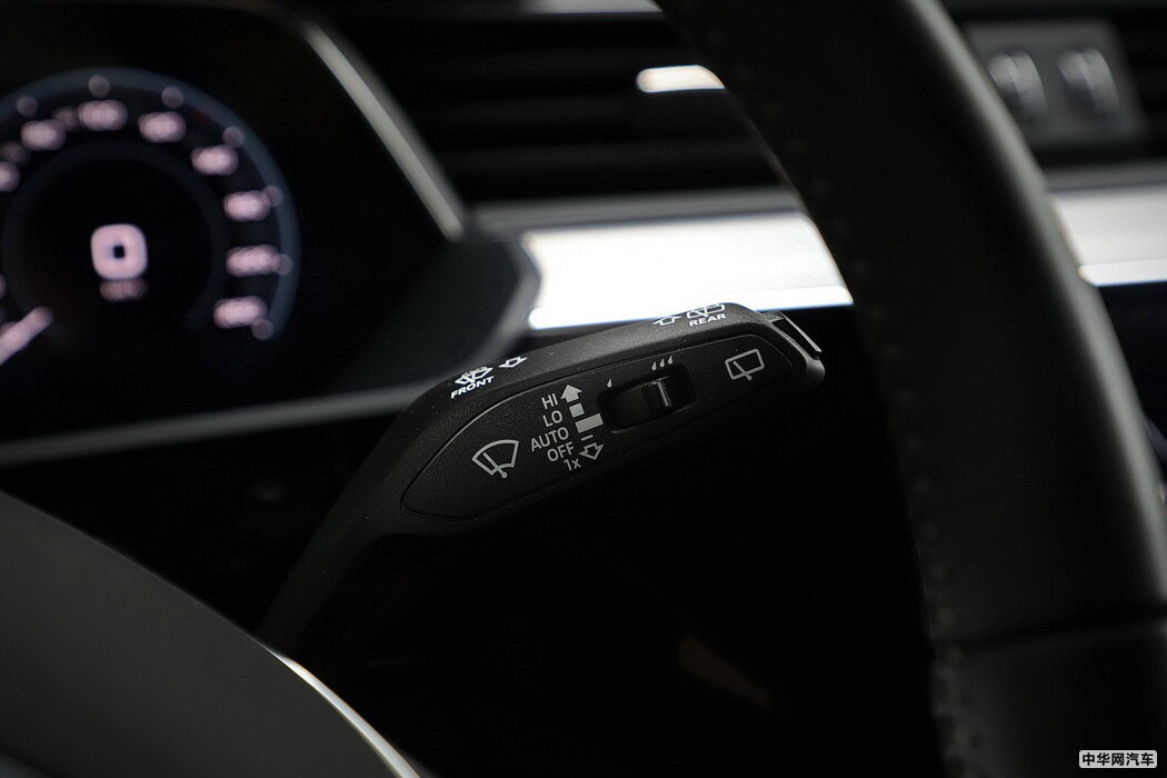 奥迪e-tron 2019款 55 quattro 专享型免税 组图