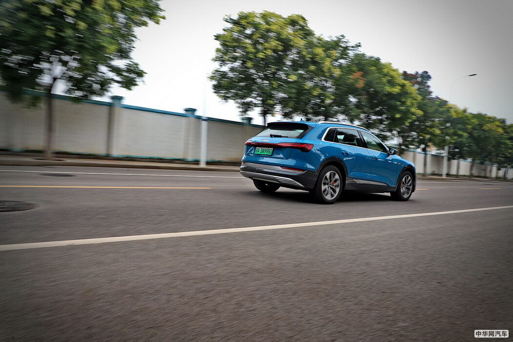 奥迪e-tron 2019款 55 quattro 专享型免税 组图