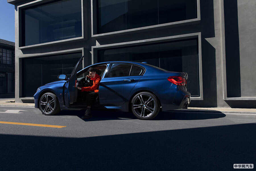 售价20.38万-24.68万元 宝马1系运动轿车上市 售价20.38万-24.68万元 宝马1系运动轿车上市