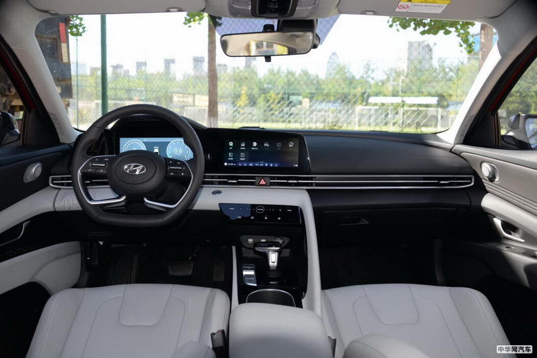 第七代伊兰特 2021款 240TGDi TOP旗舰版 组图