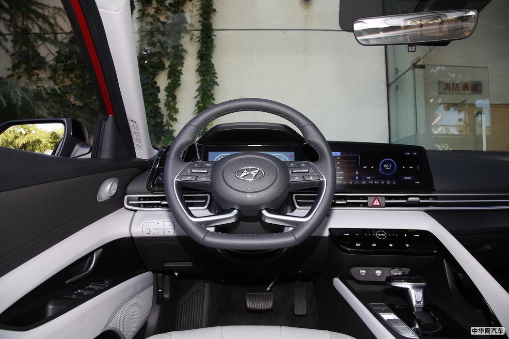 第七代伊兰特 2021款 240TGDi TOP旗舰版 组图