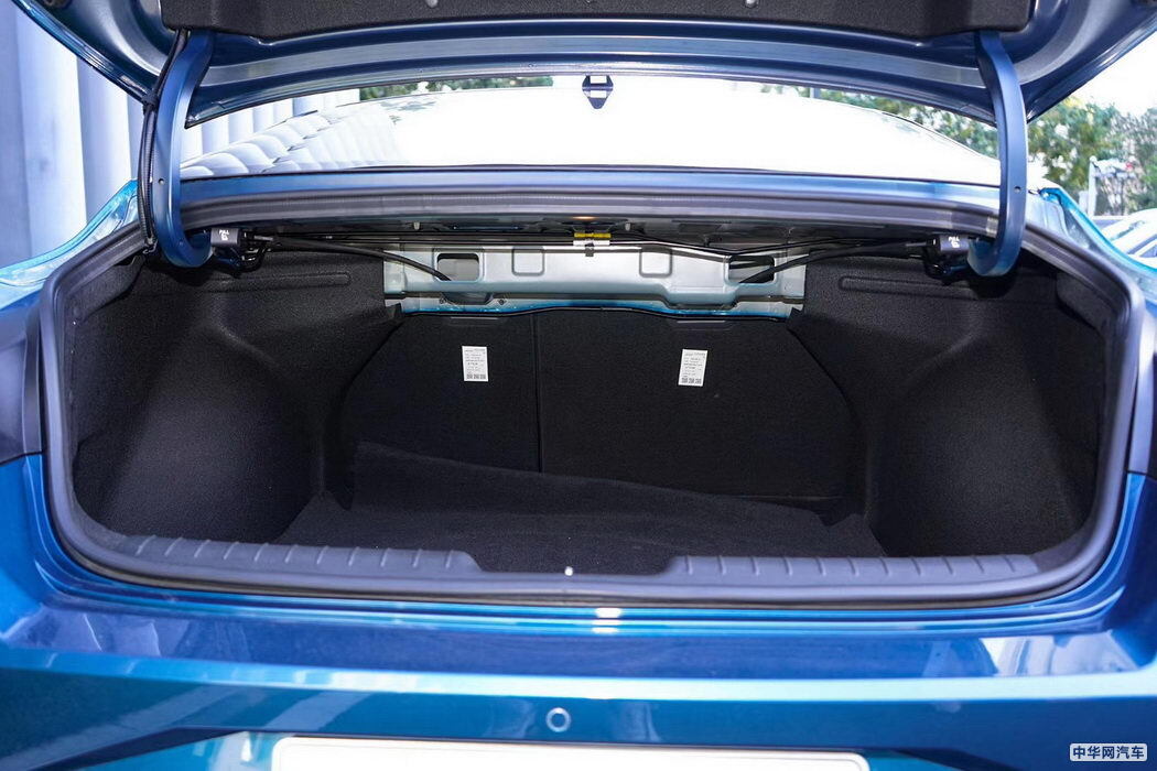 第七代伊兰特 2021款 240TGDi TOP旗舰版 组图