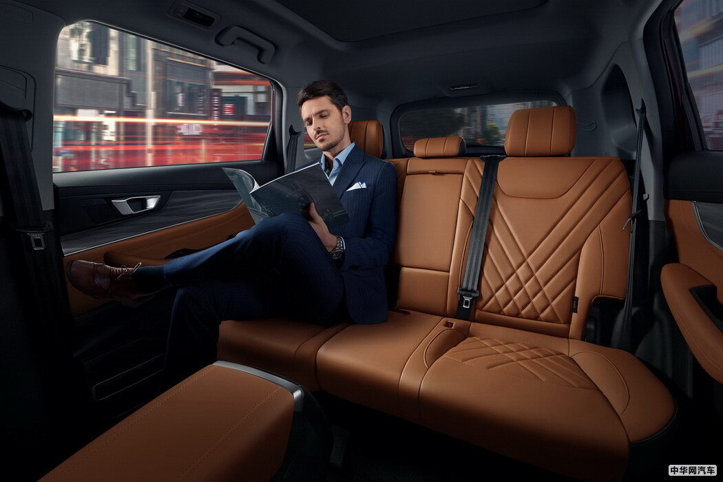 瑞虎8 201瑞虎8款 1.5TCI 自动旗舰蓝驱型7座 组图