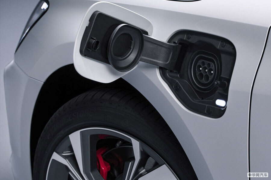 最高纯电续航74km 全新奥迪A3新增插电混动版