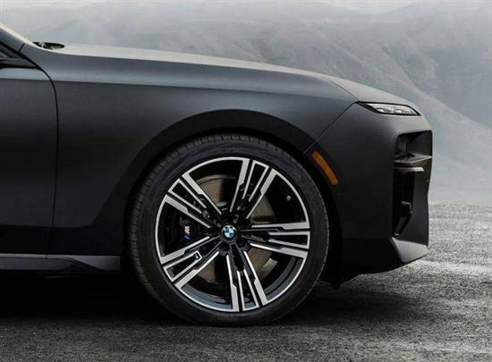 标配BMW悬浮式巨幕,宝马i7更详细配置曝光 标配BMW悬浮式巨幕,宝马i7更详细配置曝光