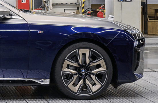 标配BMW悬浮式巨幕,宝马i7更详细配置曝光 标配BMW悬浮式巨幕,宝马i7更详细配置曝光