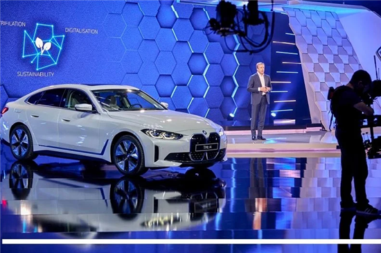 宝马2025年将推电动车架构 燃油车也可用