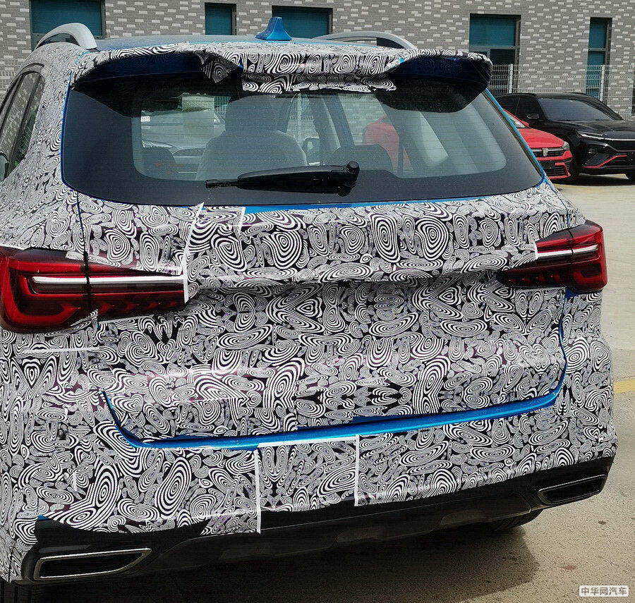 曝新荣威RX5 PLUS实车 全新悬浮式液晶仪表